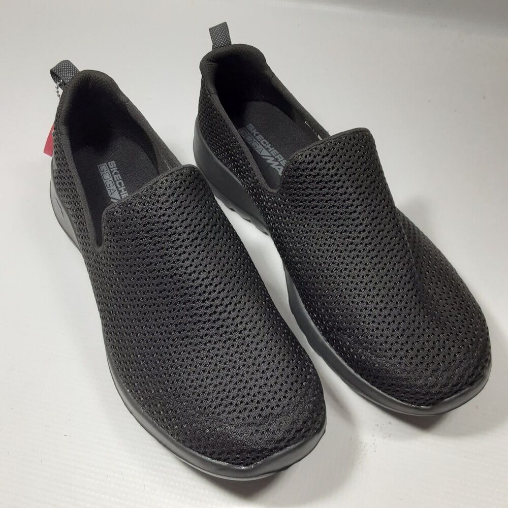 Skechers Goga Max Slip On Women's Size 7.5 Shoes Black SN 15600 Loafers Sneakers